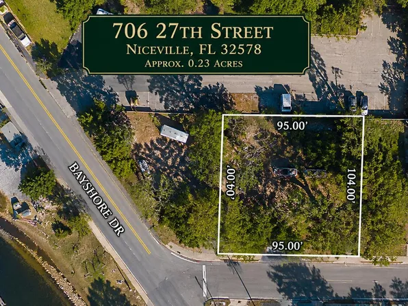 706 27th St, Niceville, FL 32578