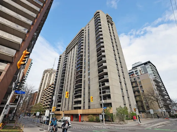 470 Laurier Ave W #1701, Ottawa, ON K1R 7W9