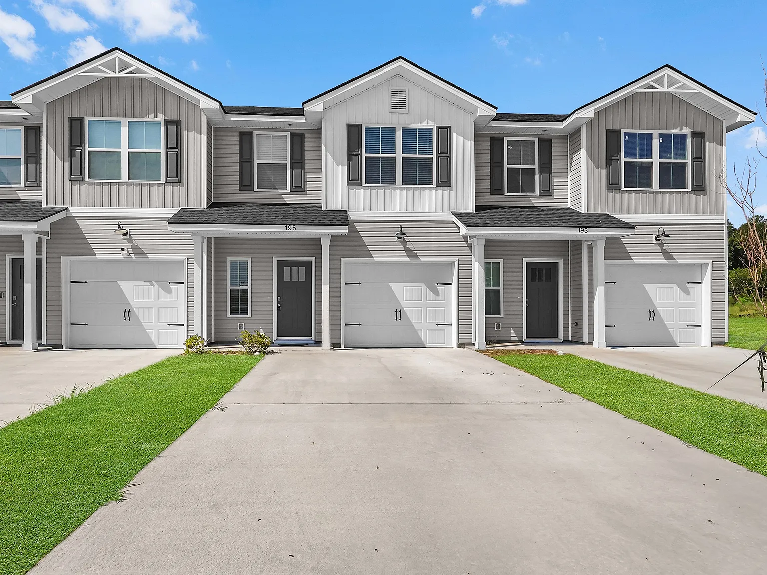 3 bed, 1411 sqft, $1,850 — Photo 1