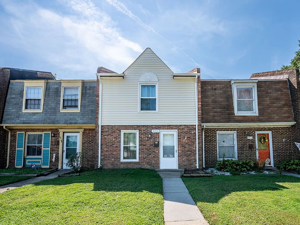 4711 Brompton Sq