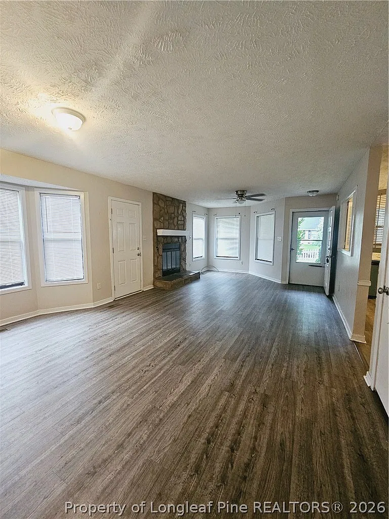 3 bed, 2.0 bath, 1223 sqft, $1,450 — Photo 4