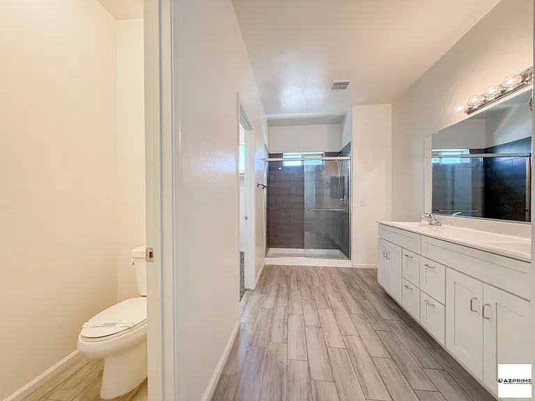 1741 W Pollack St — Photo 26