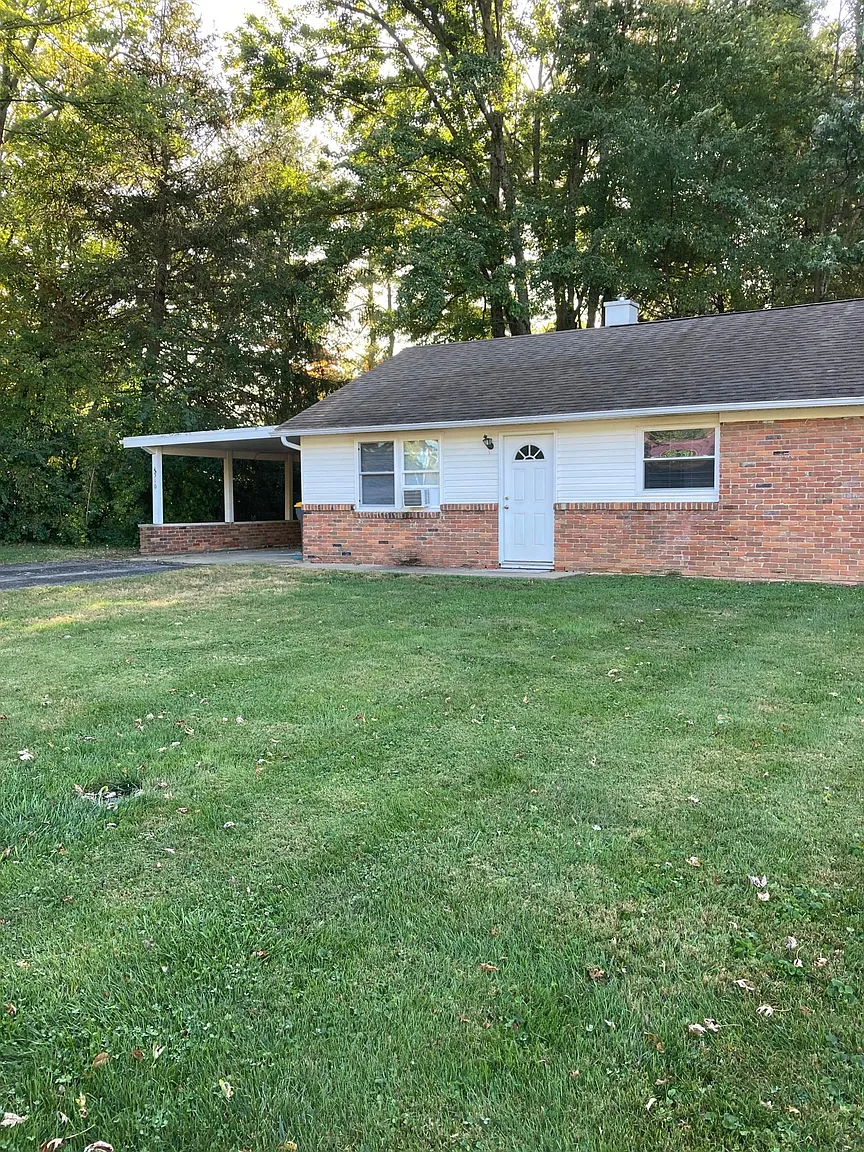 4310 E Deckard Dr photo 1