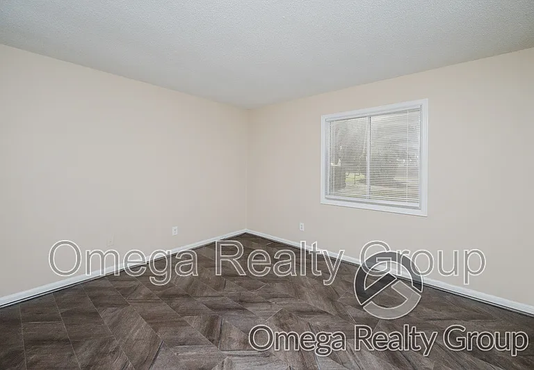Camelot Apartments — Photo 83