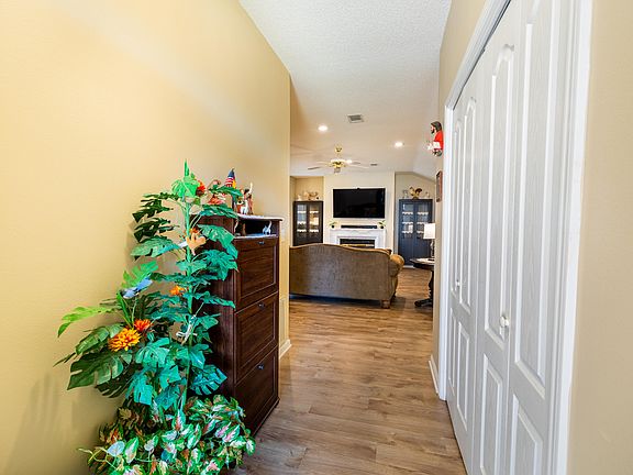 3rd image of 1474 Travers Ct
