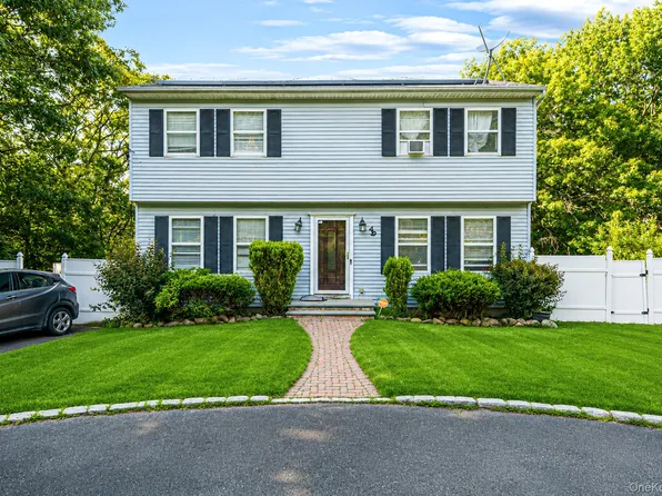 49 Barbara Lane, Medford, NY 11763