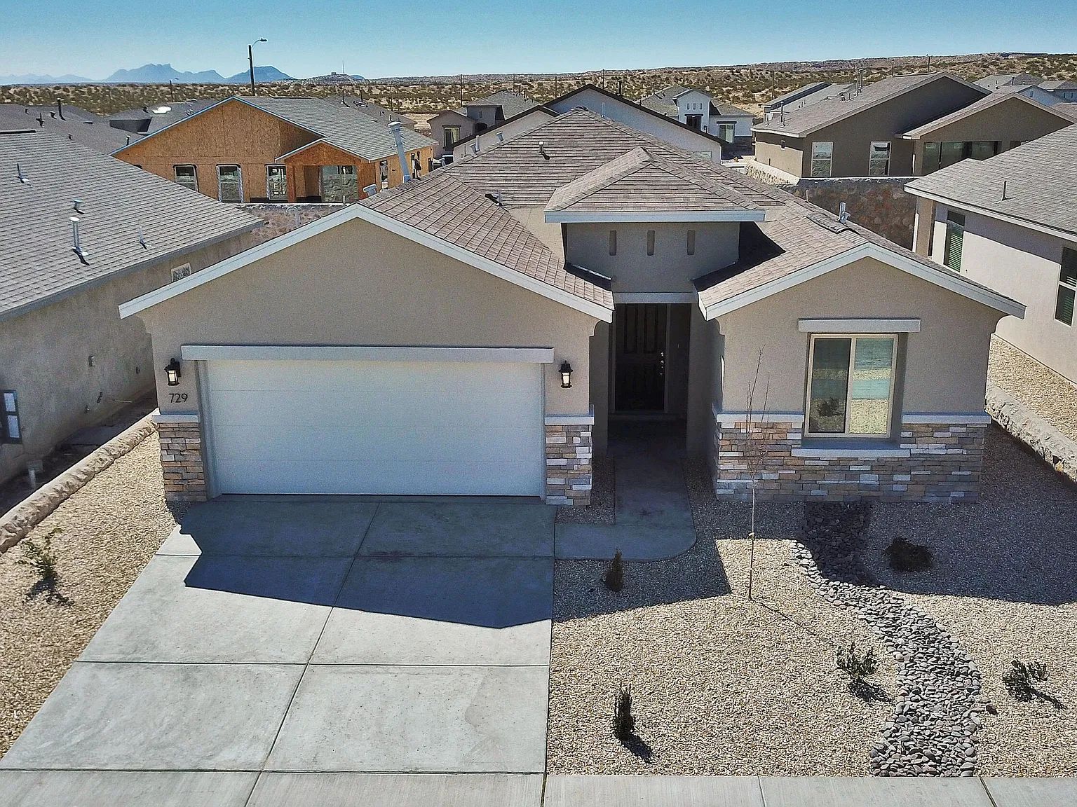 4 bed, 2.5 bath, 1740 sqft, $2,095 — Photo 4
