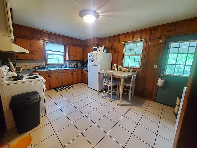 909 Louisville Rd — Photo 8
