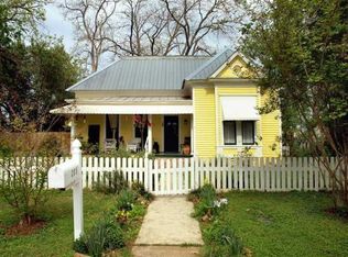 205 Gresham St, Smithville, TX 78957