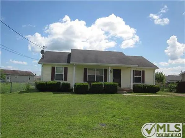303 Alan Ct, Oak Grove, KY 42262
