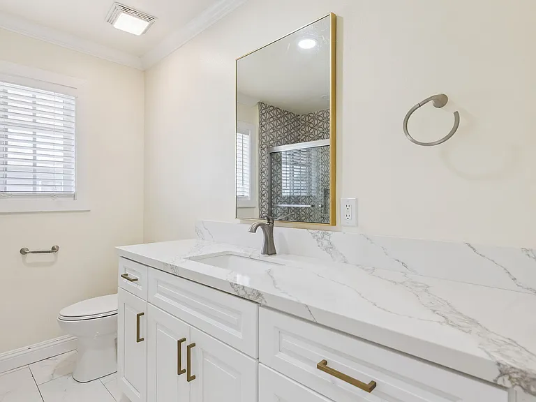 2106 Crenshaw Blvd — Photo 10