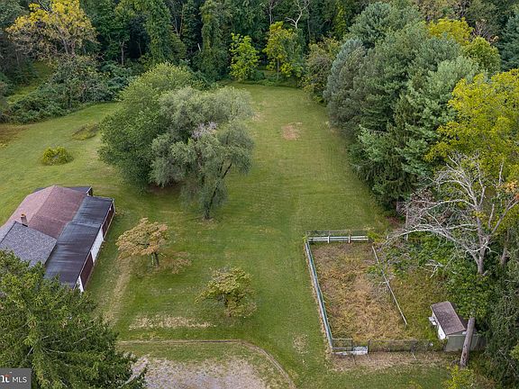 4th image of 801 Perkins Ln