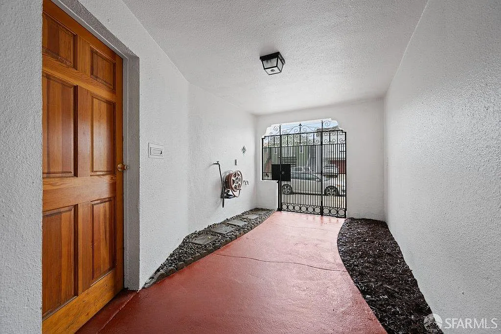 2471 40th Ave - Photo 3