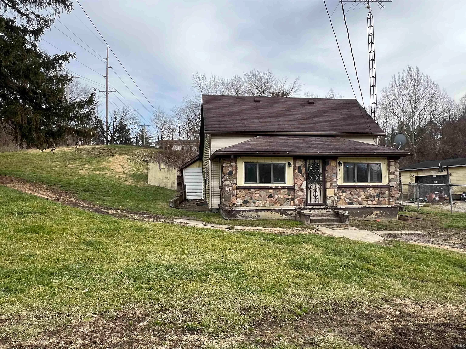 2533 S Wallick Rd photo 1