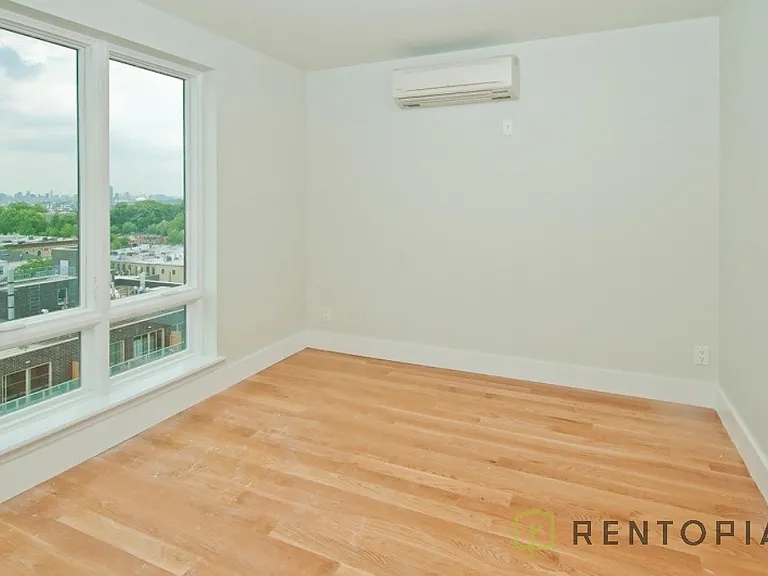 1433 De Kalb Ave #706D — Photo 4