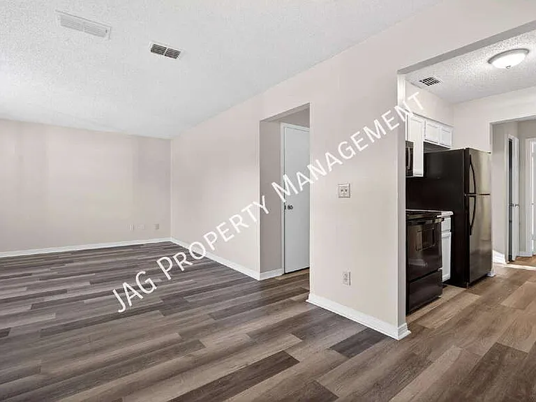 482 Bentwood Ln #C — Photo 8