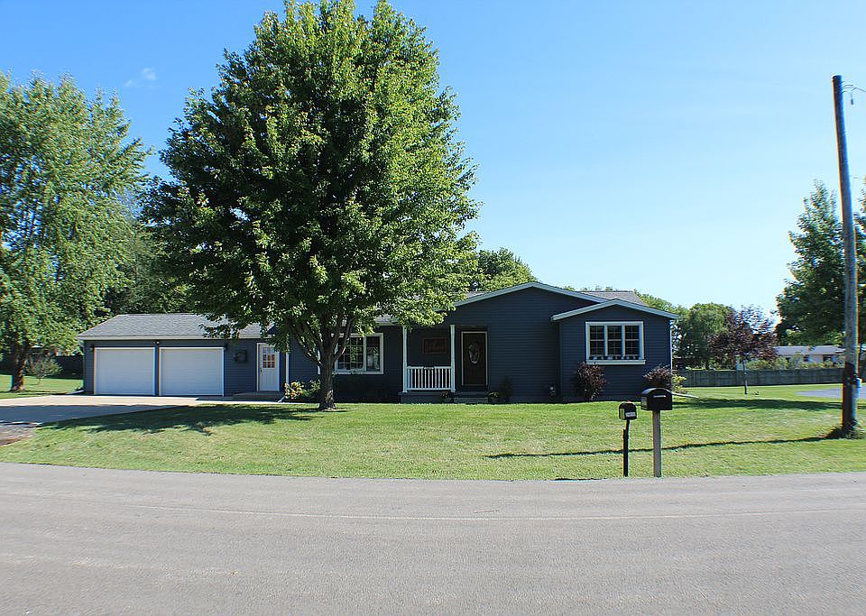 Edge of Town 3 Bed / 2 Bath