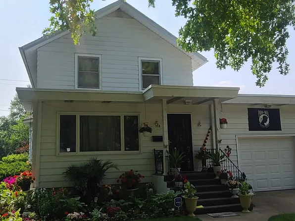 608 N 12th St, Rochelle, IL 61068