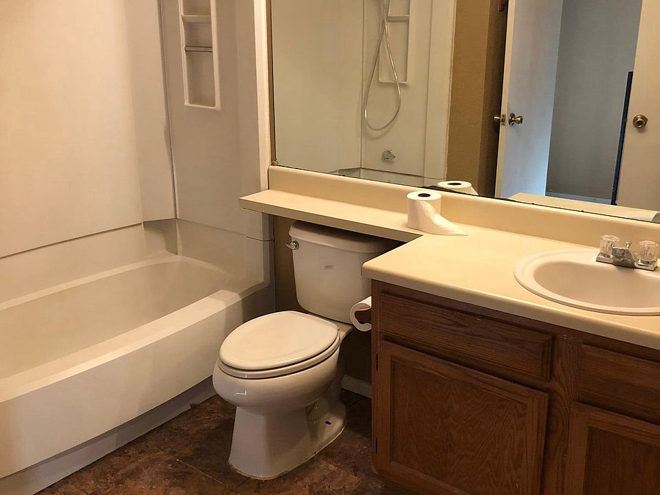 Upstairs Full Restroom