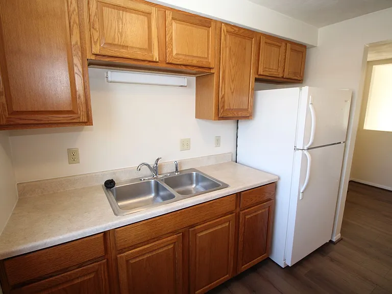 351 W Grape St — Photo 7