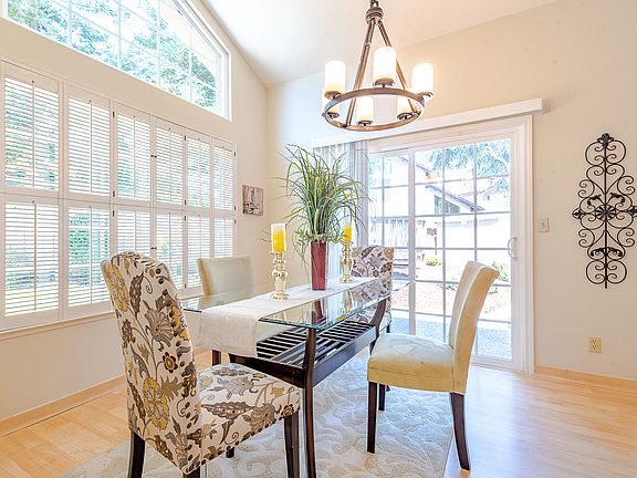 5th image of 32809 Oakdale Ct