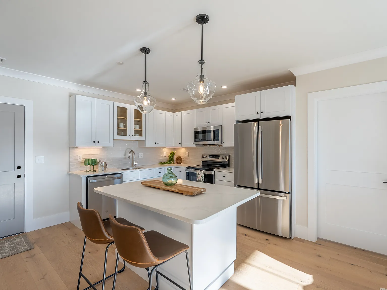 2 bed, 985 sqft, $3,600 — Photo 4