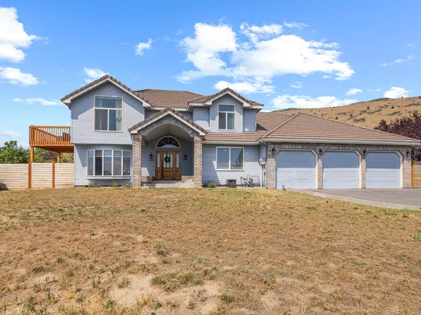 5749 Basin View Dr, Klamath Falls, OR 97603