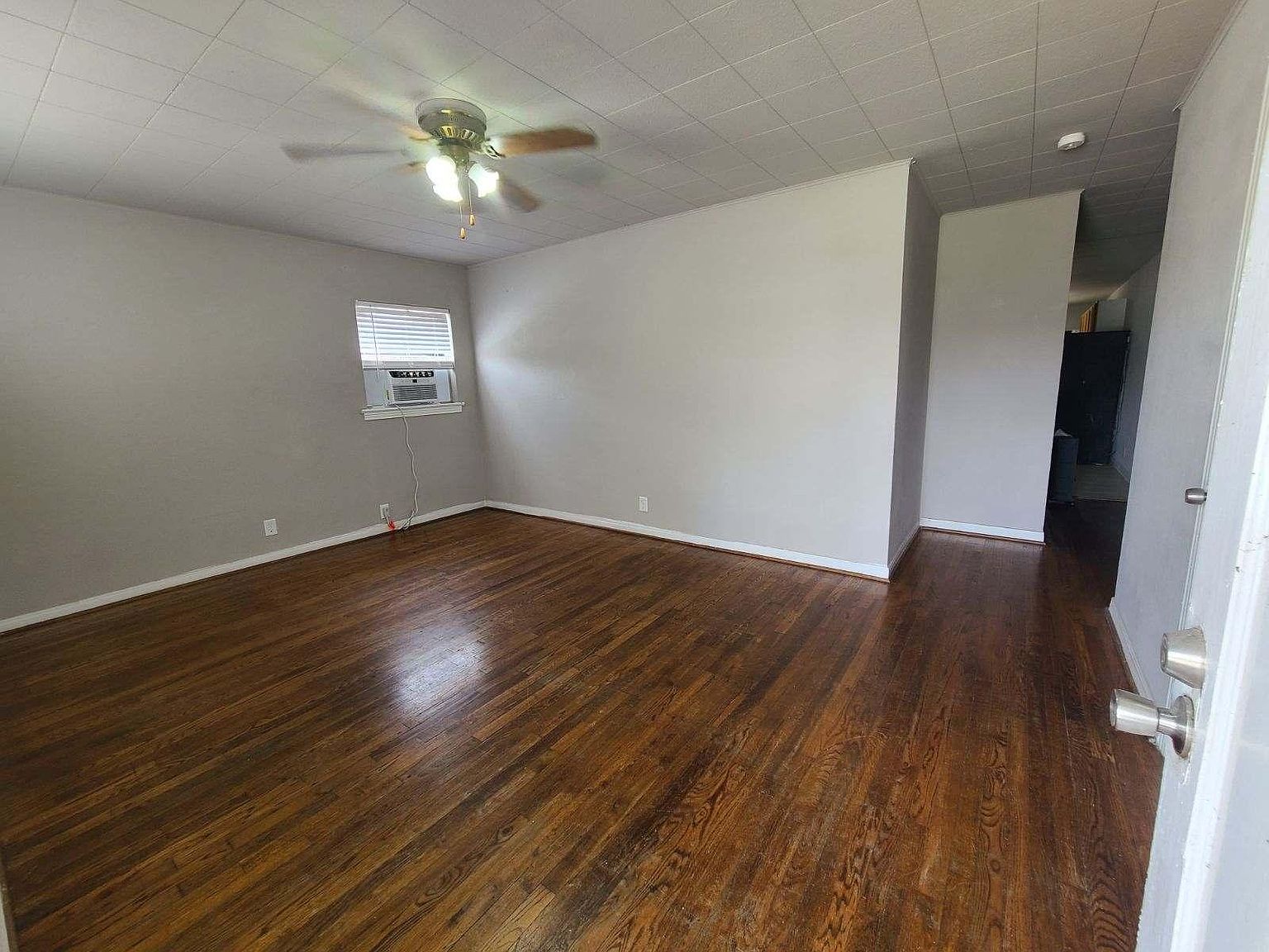 1556 Godwin St, Houston, TX 77023 | Zillow