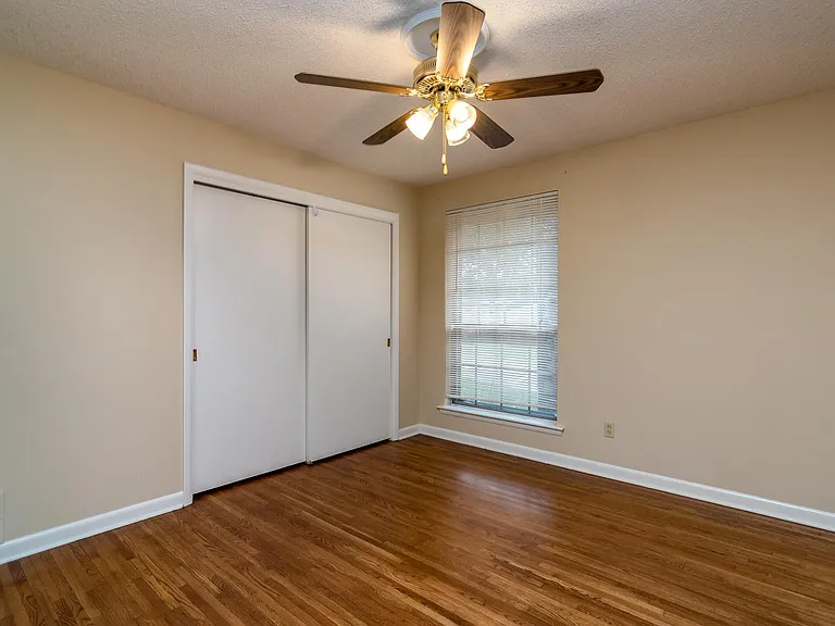 9601 Temple Dr — Photo 23