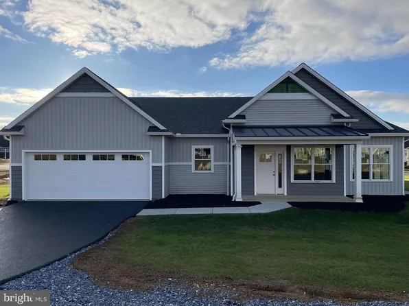 94 South Village Cir #239, Palmyra, PA 17078
