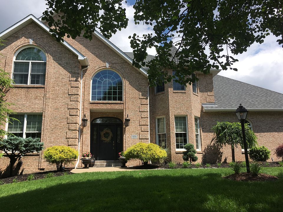 1st image of 571 Janet Dr