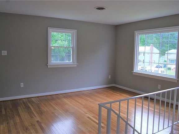 4th image of 205 Carlstone Dr