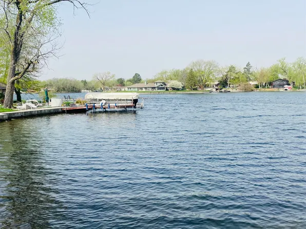 40 Lakeshore Dr, Columbus, NE 68601