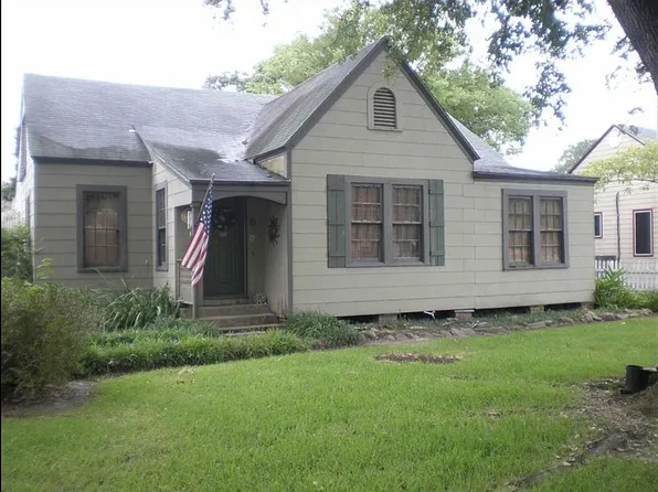 2910 Rosedale Dr, Port Arthur, TX 77642