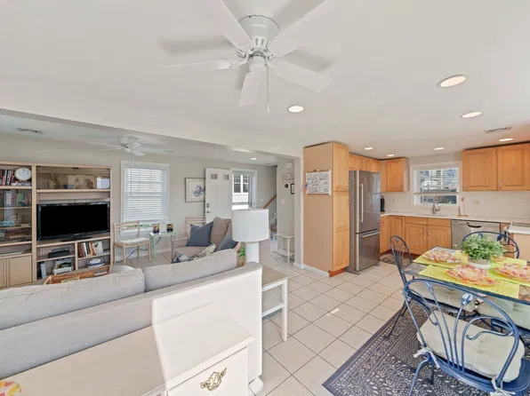 70 Coburn St, Hull, MA 02045
