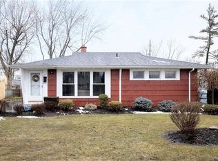 138 Meadow Lea Dr, Amherst, NY 14226
