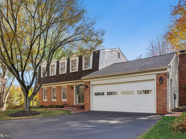 3257 White Barn Ct, Herndon, VA 20171