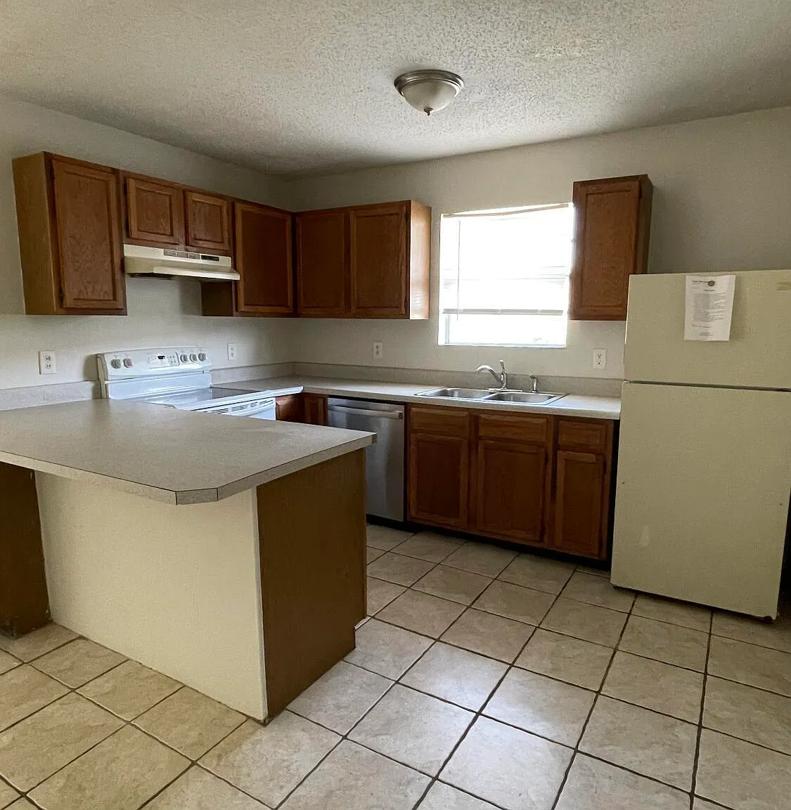 2 bed, 1.0 bath, $1,400 — Photo 4