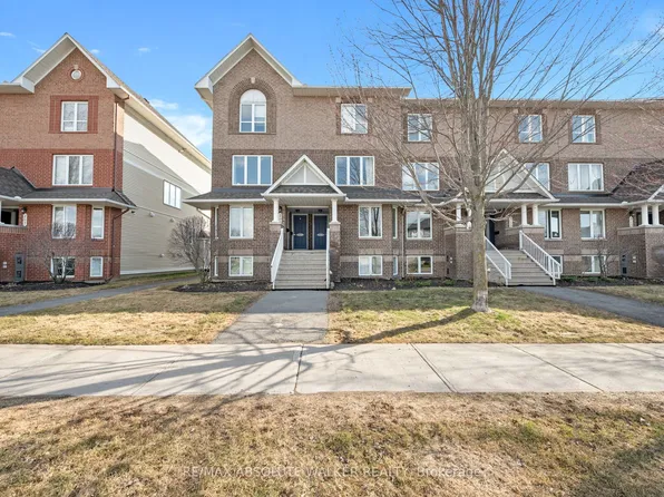 299 Aquaview Dr #8, Ottawa, ON K4A 0B6