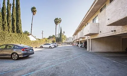 15507 Vanowen Photo 1