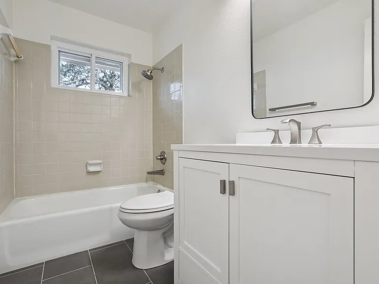 4 Concord Cir — Photo 21