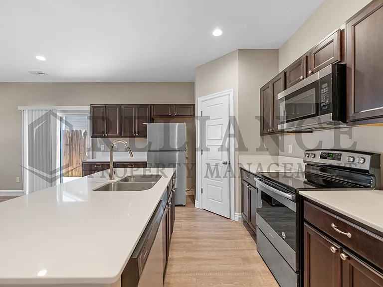 5525 S Victoria St — Photo 11