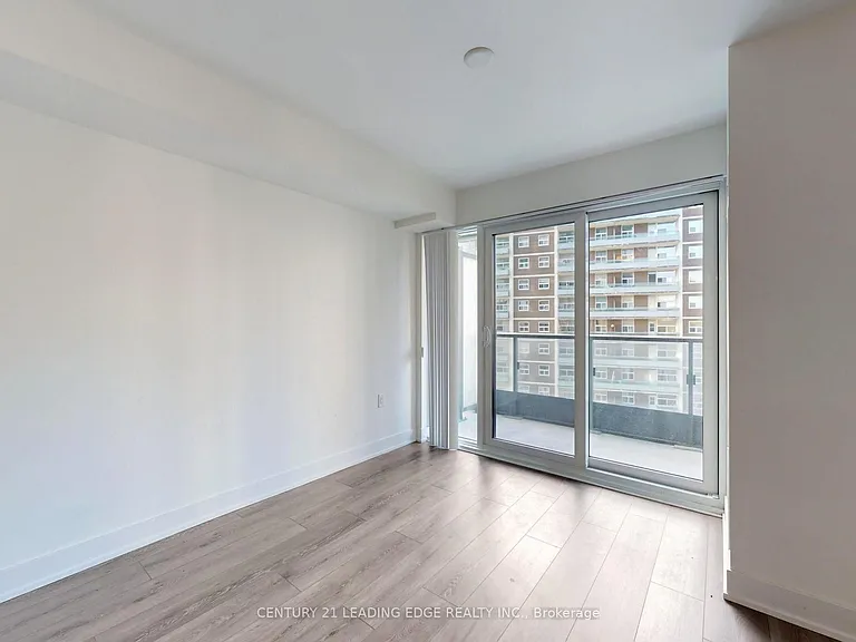 585 Bloor St E #821 — Photo 8
