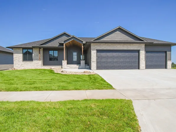 8421 E Roughlock St, Sioux Falls, SD 57110