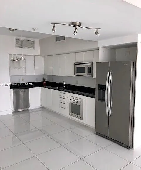 92 SW 3rd St #9 — Photo 6