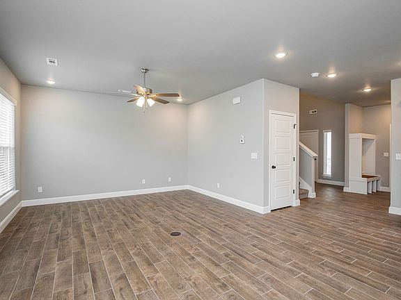 5th image of 2010 Periwinkle Pl