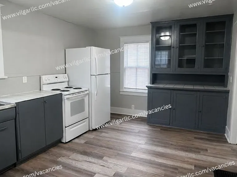 109 Columbia St — Photo 3