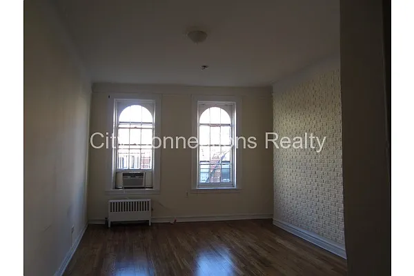 Rented by City Connections Realty | media 10