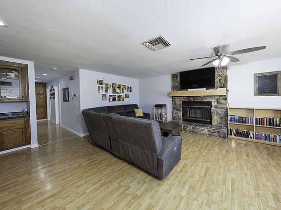 2nd image of 821 Perdew Ave