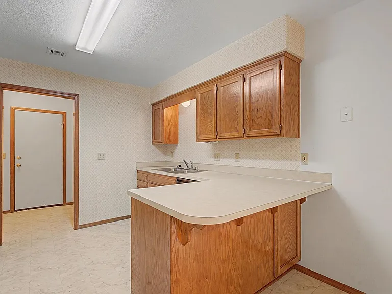 194 Hall Dr — Photo 6